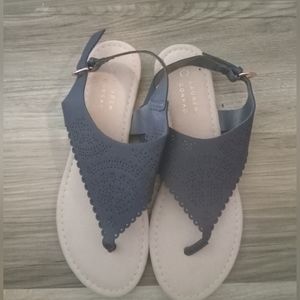 Lauren Conrad NWOT navy colored flats. There us no size but fit like a 7.5 or 8.